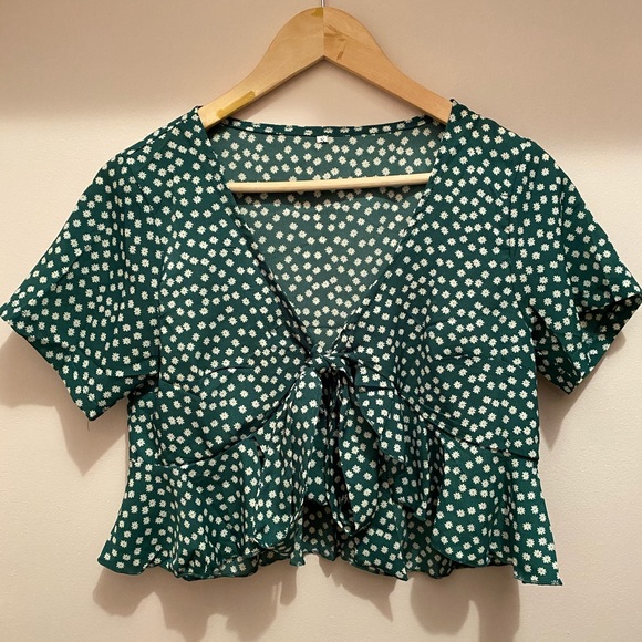 SHEIN floral ditsy front tie top - Picture 2 of 3